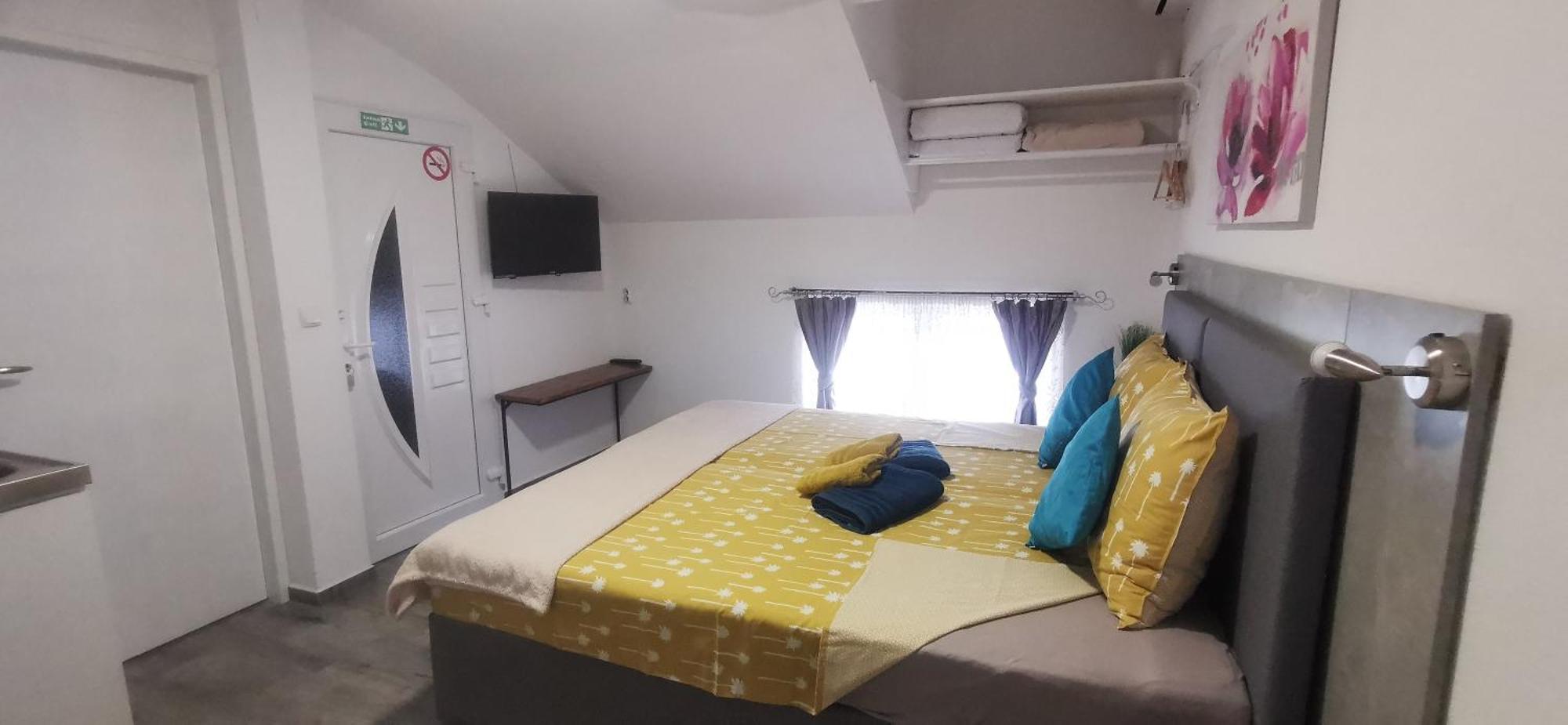 Apartamento Ana Gračac Exterior foto